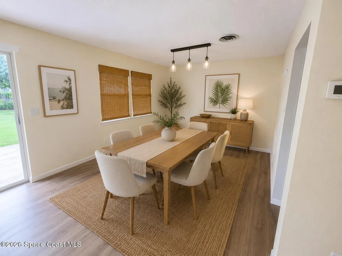 Photo of 1405 E Stetson Drive E