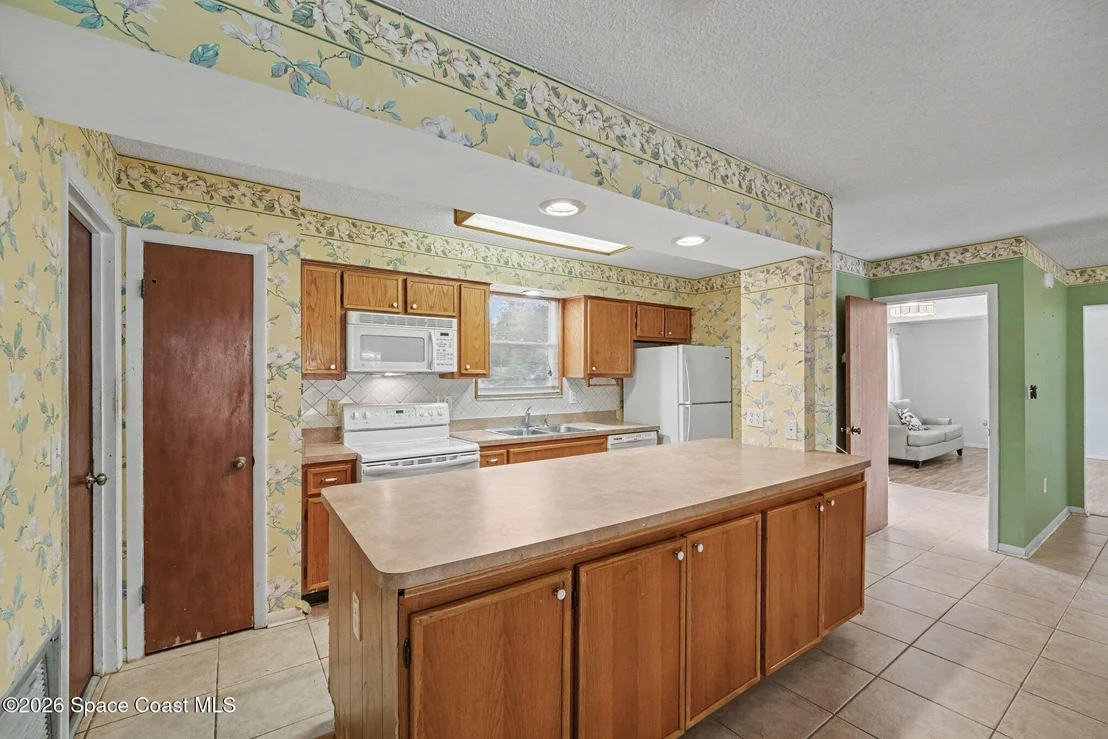 Photo of 1200 Palmdale Circle NE