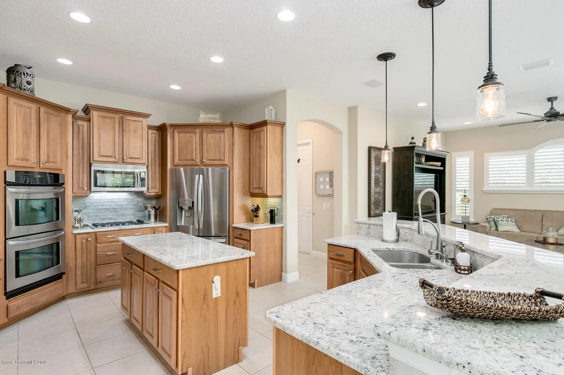 Photo of 824 Chatsworth Drive