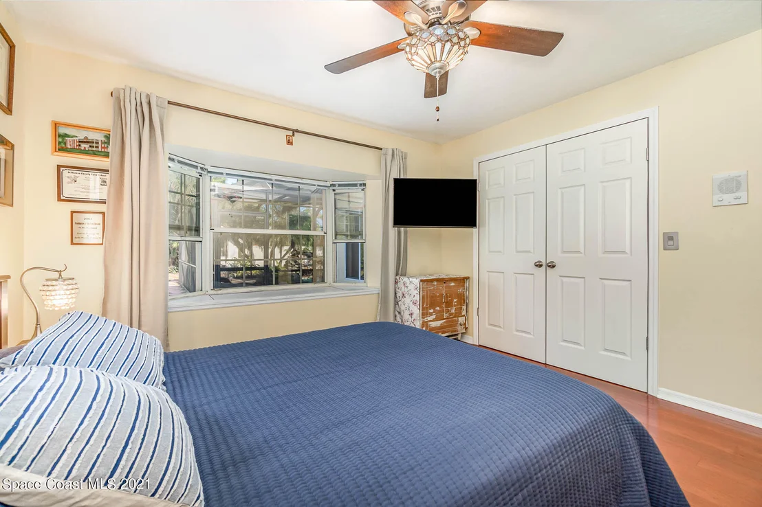 Photo of 2555 Macdonald Lane