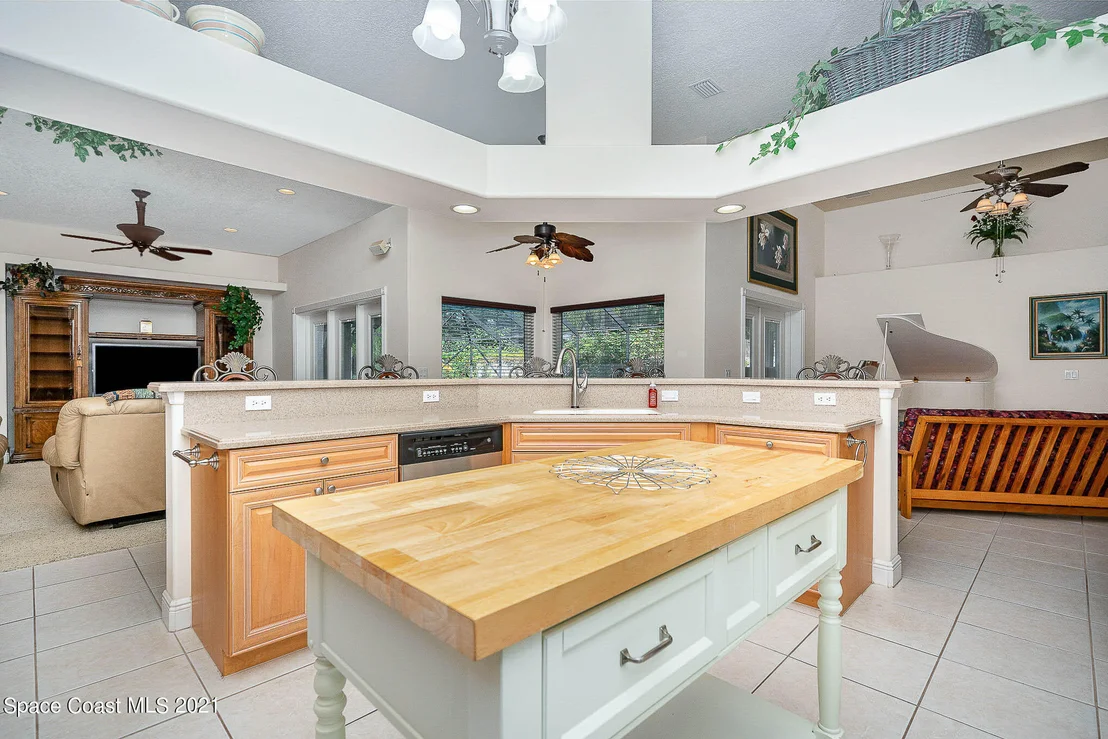 Photo of 347 Dorset Drive
