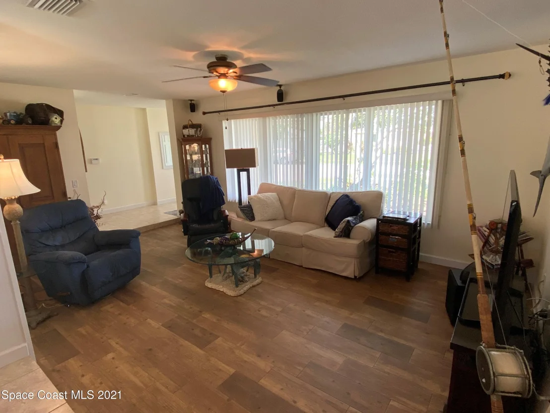 Photo of 445 Hamlin Avenue