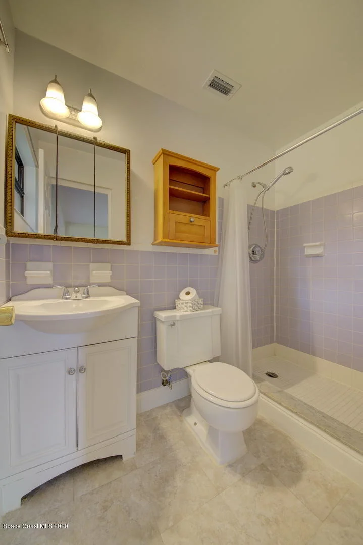 Photo of 1043 Green Road