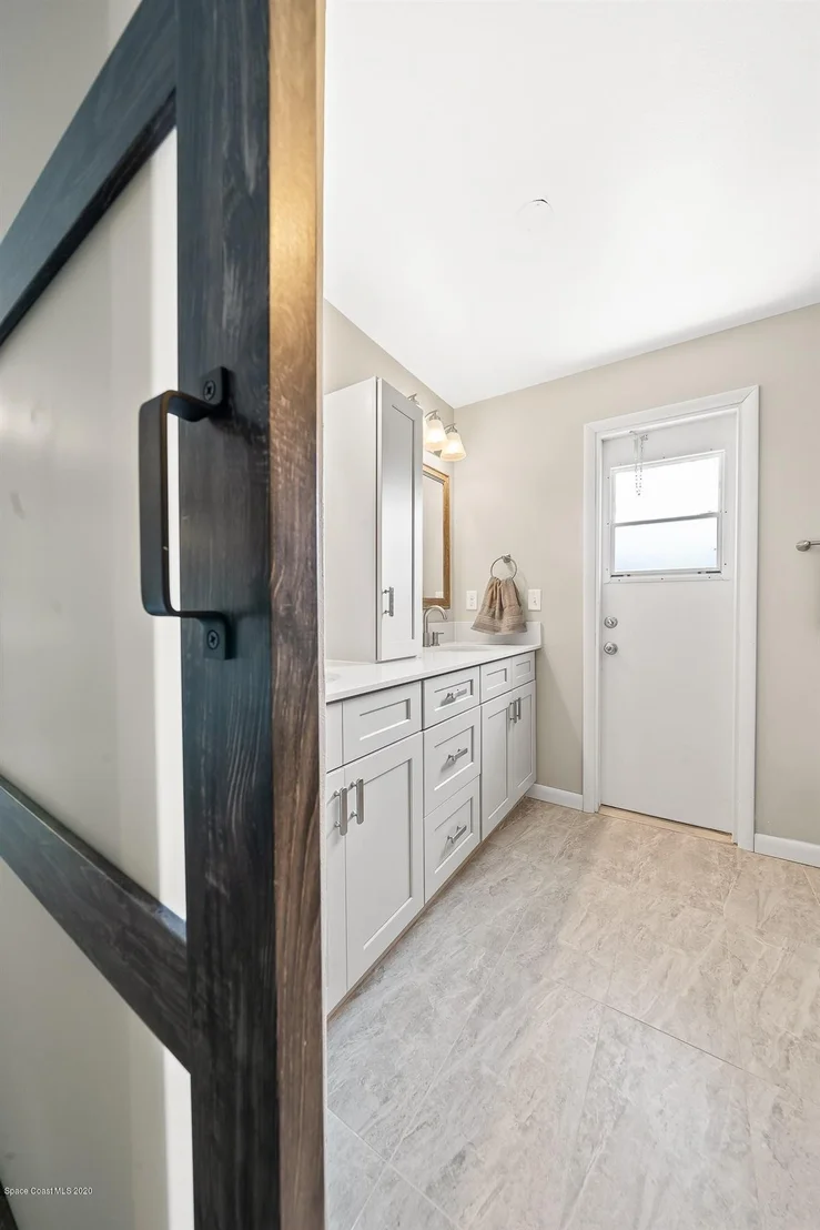 Photo of 977 Pineland Drive