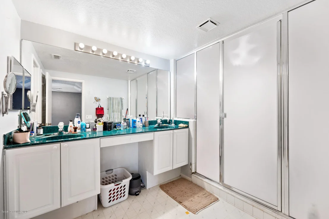 Photo of 1429 Century Oak Drive