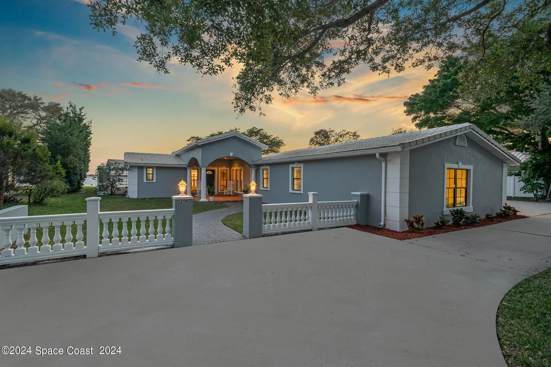 Photo of 206 Riverside Drive