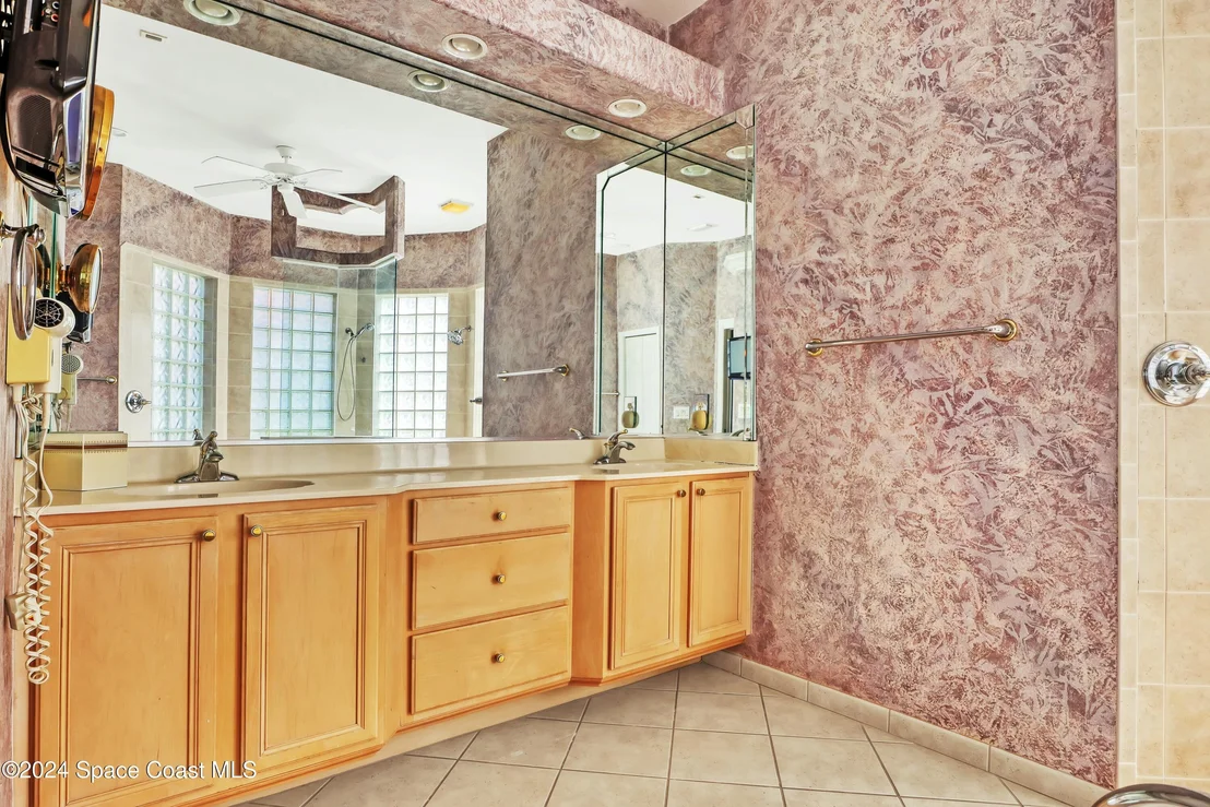 Photo of 402 Flanders Drive