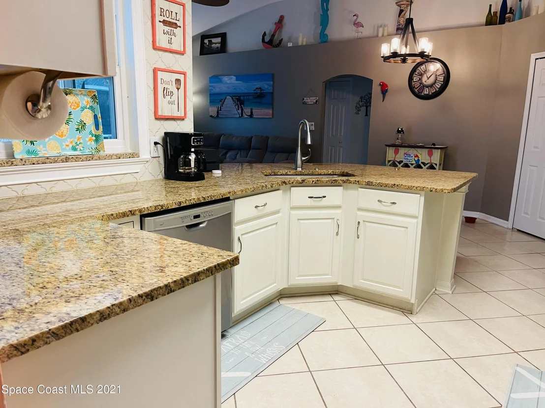 Photo of 1430 Eldron Boulevard SE
