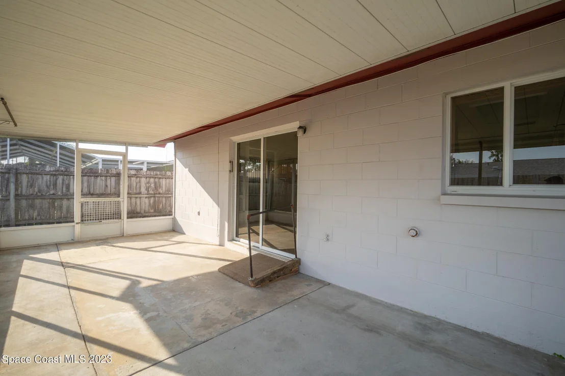 Photo of 909 Kings Post Road
