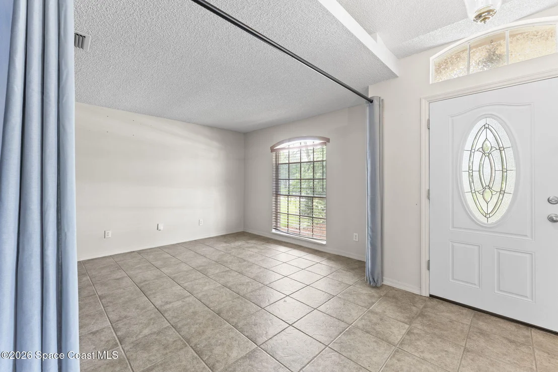Photo of 970 Kingfisher Way