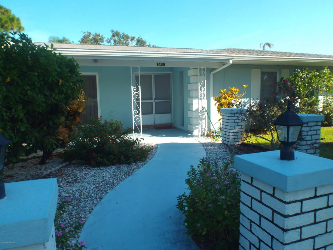 Photo of 1425 Scepter Court NE