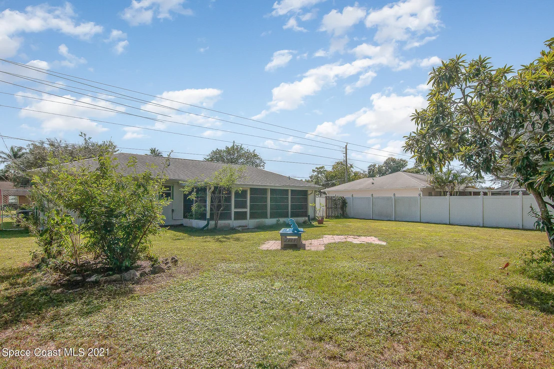 Photo of 5590 Fairbridge Street
