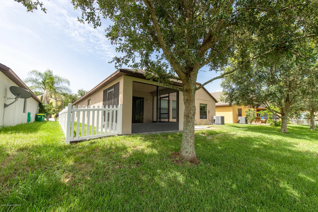 Photo of 335 Dryden Circle