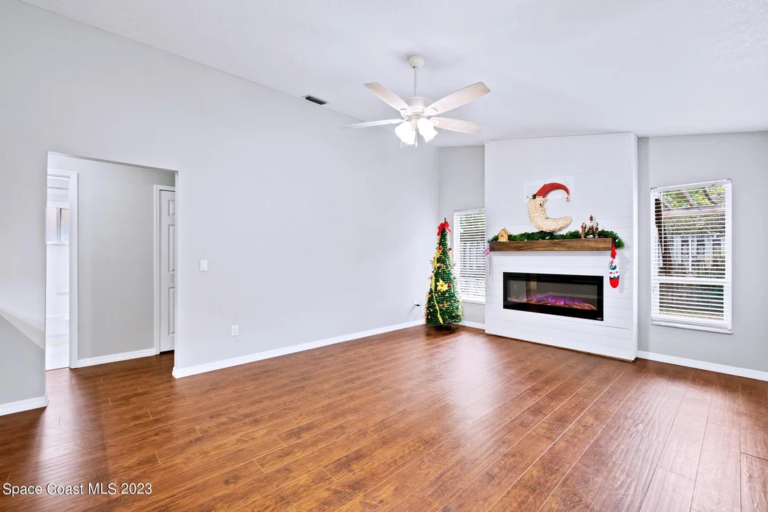 Photo of 921 Osprey Lane