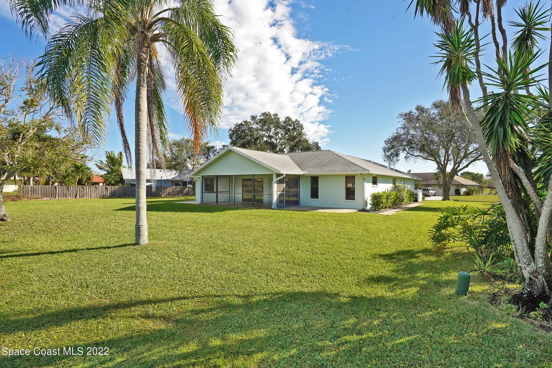 Photo of 452 Crystal Lake Drive