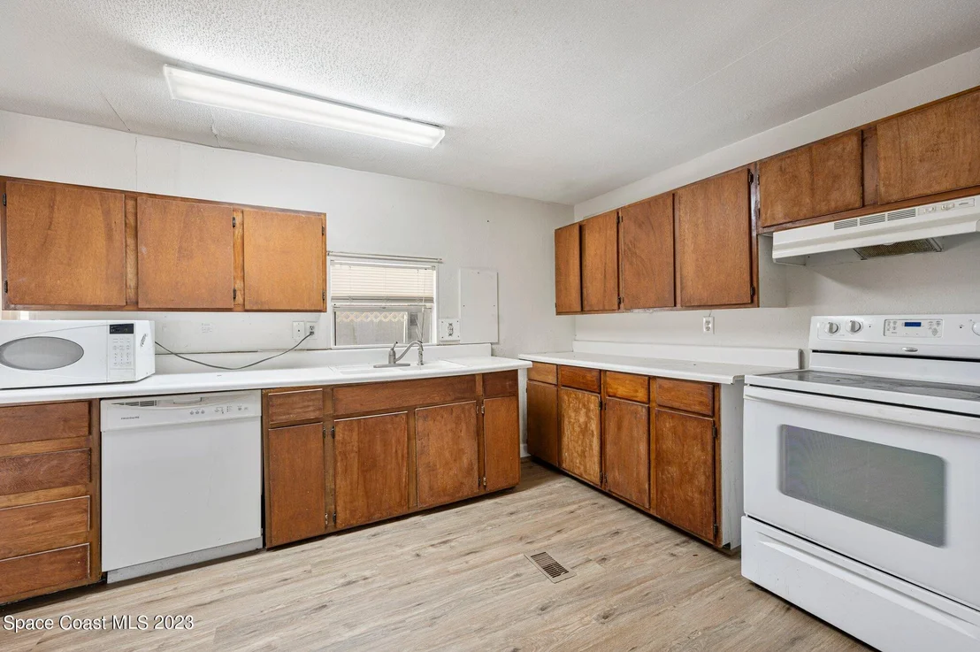 Photo of 1162 Luther Drive