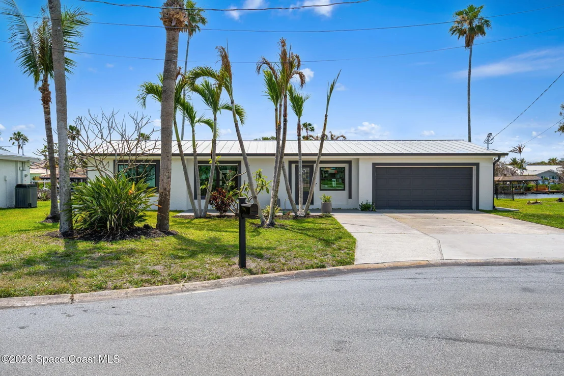 Photo of 213 River Road