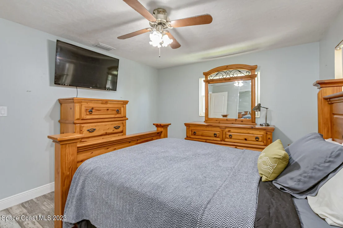 Photo of 581 Clarke Avenue