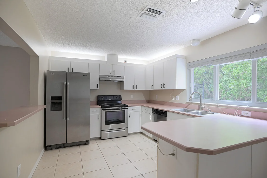Photo of 332 Nikomas Way