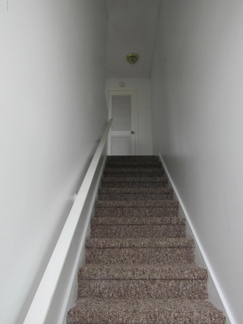 Photo of 969 NE Wateroak Drive