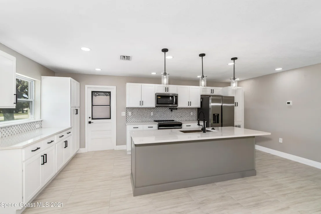 Photo of 175 Clairbourne Avenue