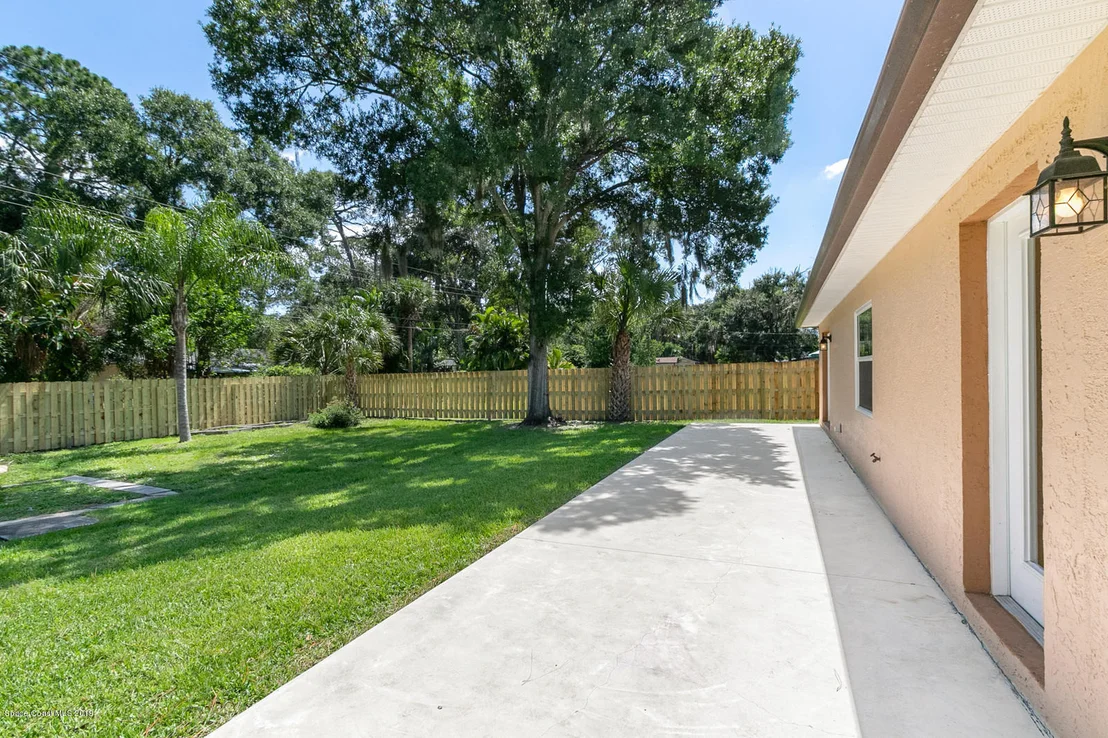 Photo of 1044 Bernice Road