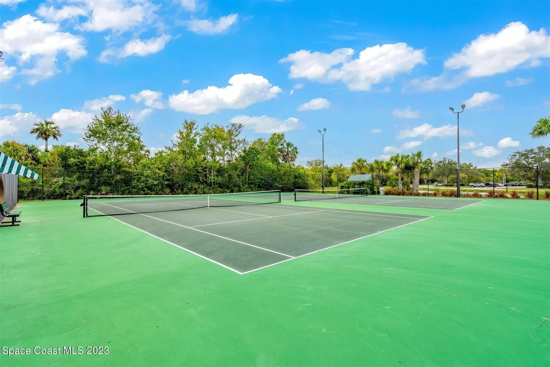 Photo of 915 Chatsworth Drive