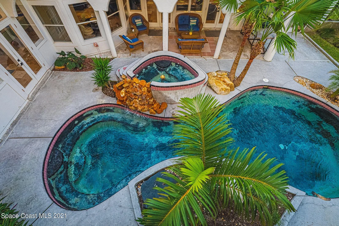 Photo of 472 Peregrine Drive