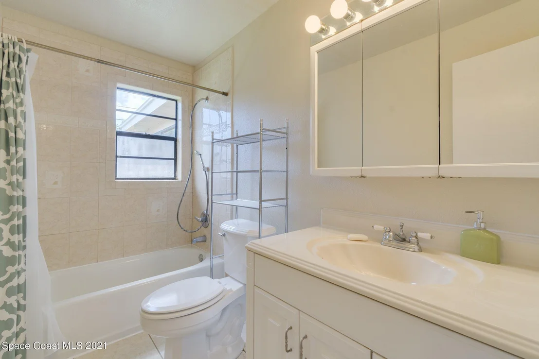 Photo of 1933 Oakwood Drive