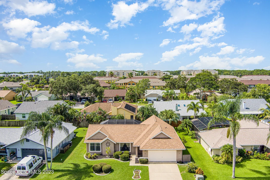 Photo of 1241 Lakeview Drive