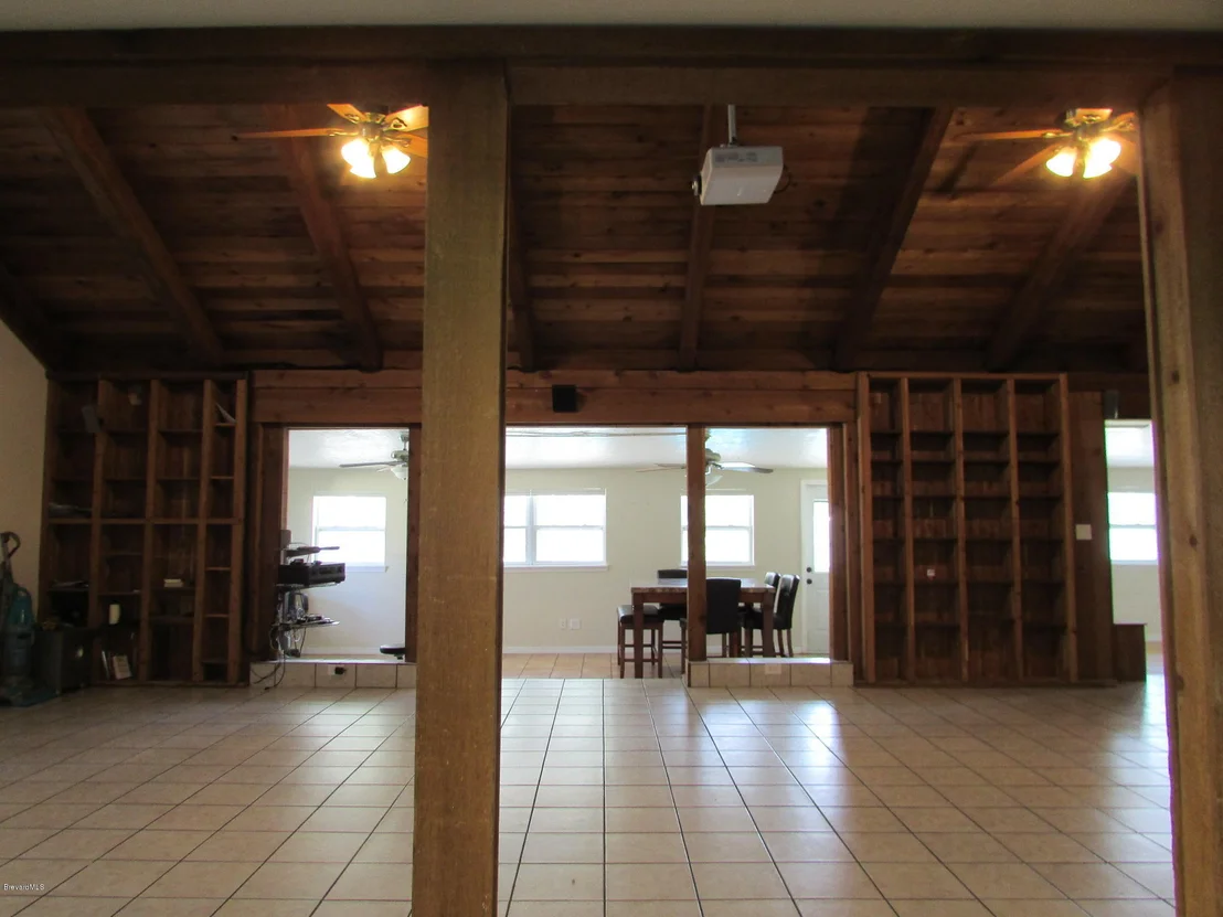 Photo of 385 N Range Road