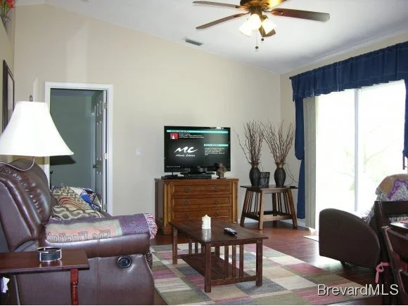 Photo of 1023 Jacaranda