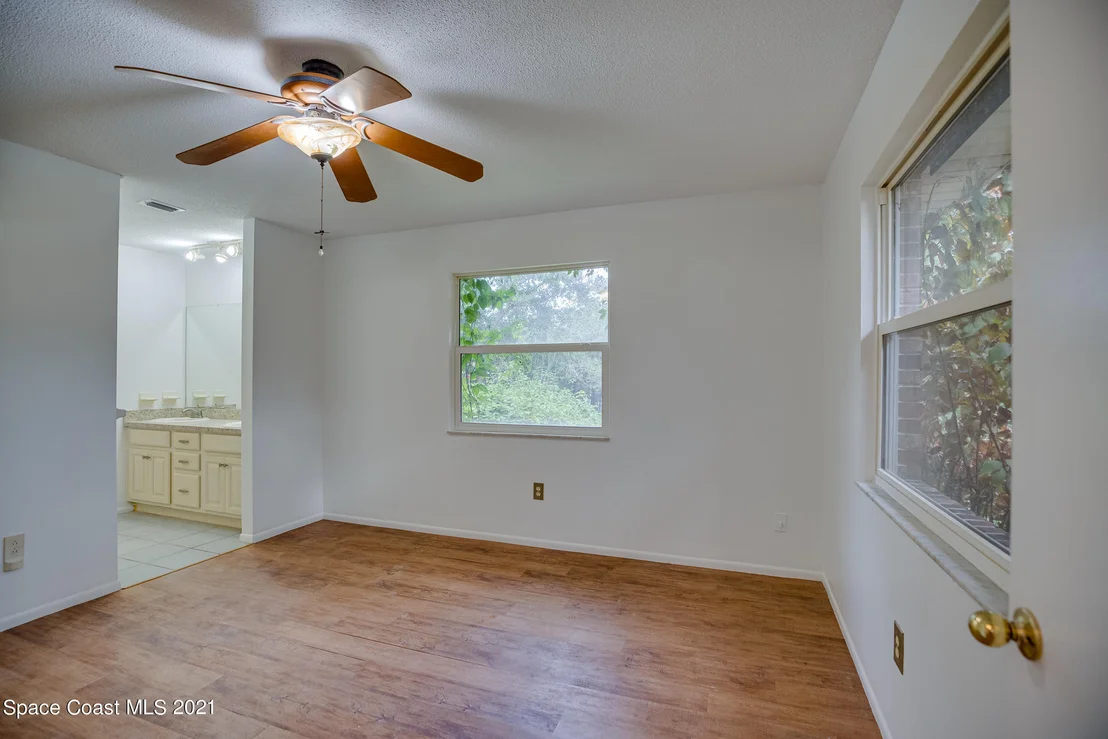 Photo of 838 Knecht Road NE