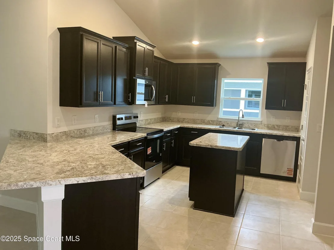 Photo of 1535 Kylar Drive NW