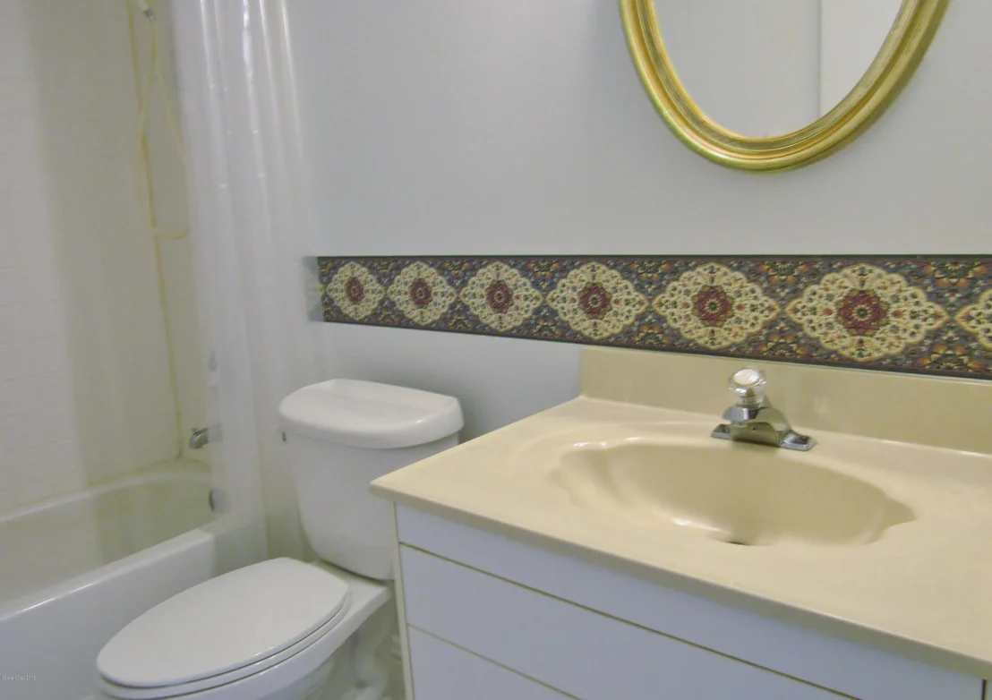 Photo of 1043 NE Goldenrod Circle NE
