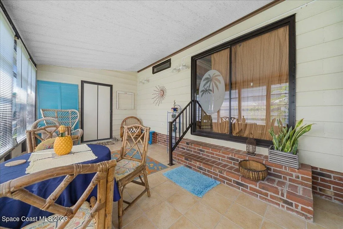 Photo of 2314 Coconut Palm Drive NE