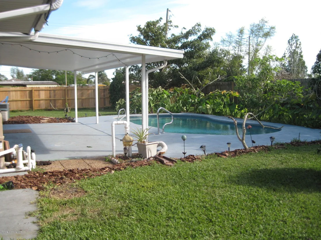 Photo of 2085 Lakeview Drive