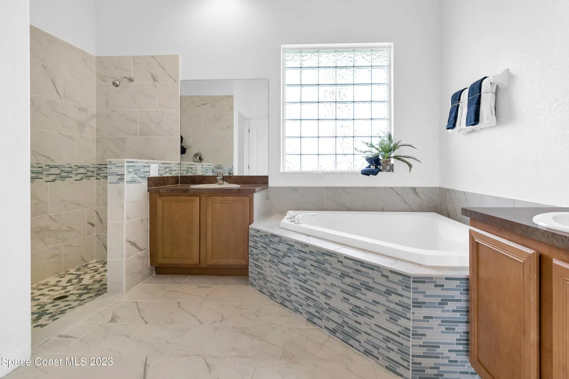 Photo of 2102 Woodfield Circle
