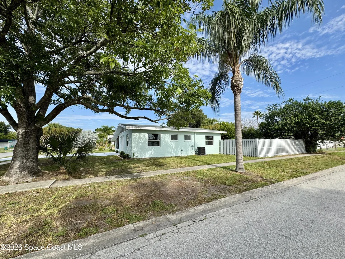 Photo of 2252 Laden Road