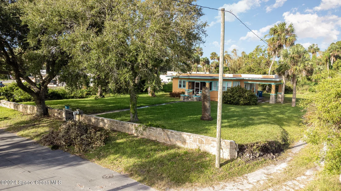 Photo of 1632 Water Drive NE