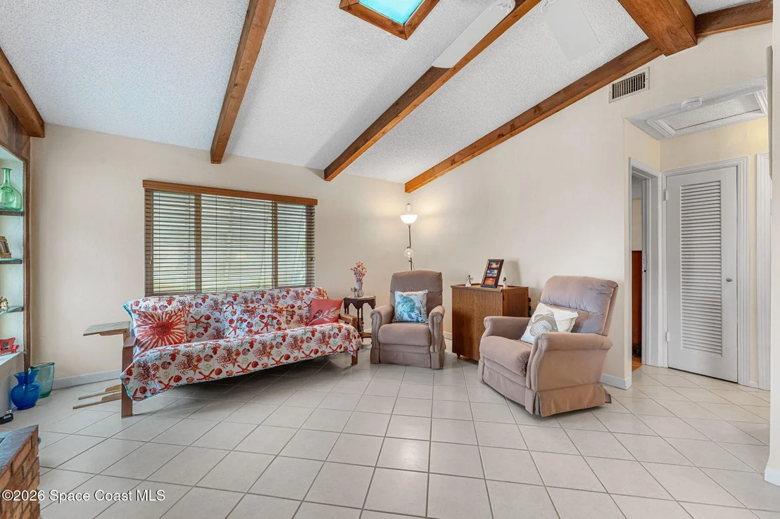Photo of 241 Avenida Central