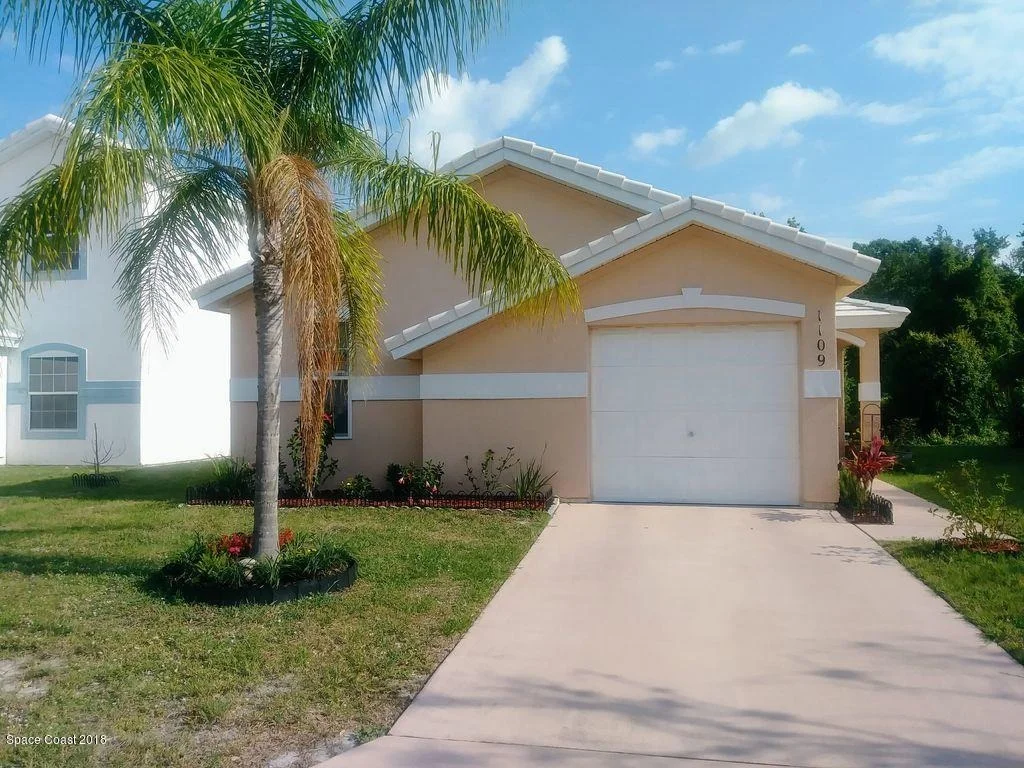 Photo of 1109 Goldenrod Circle NE
