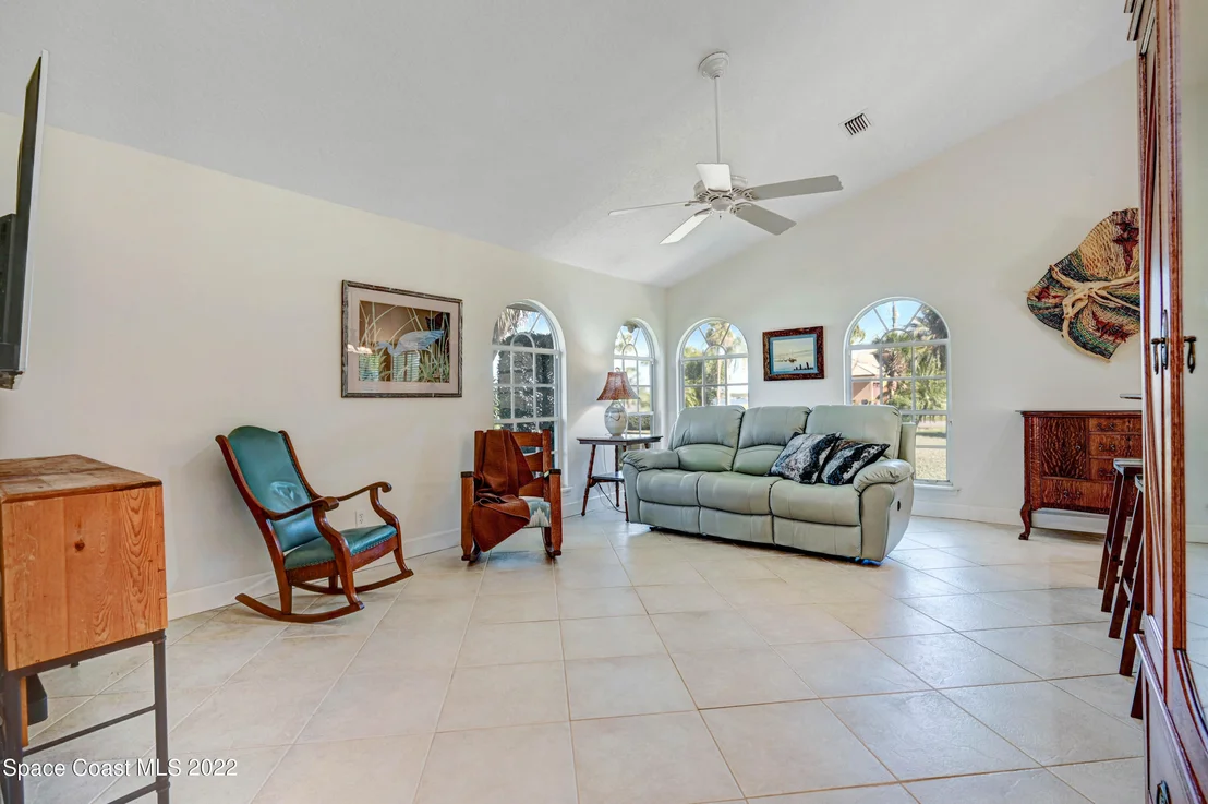 Photo of 115 River Road Circle