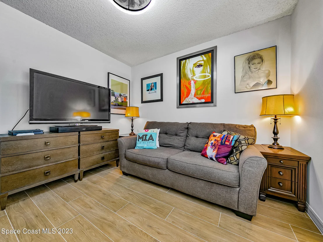 Photo of 969 Tamarind Circle