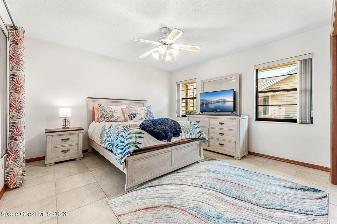 Photo of 885 Ridge Lake Drive