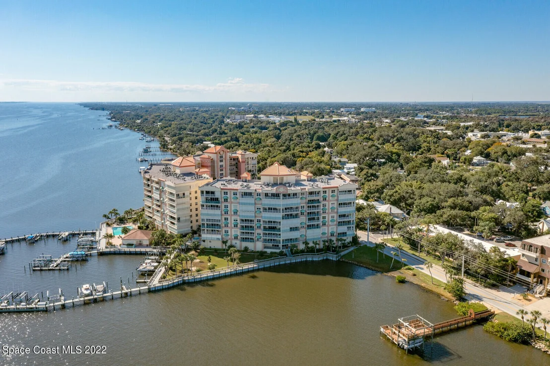 Photo of Unit 606 at 100 Riverside Drive