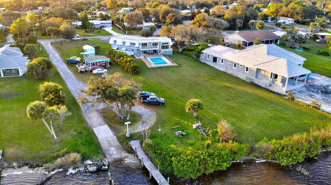 Photo of 9852 Riverview Drive