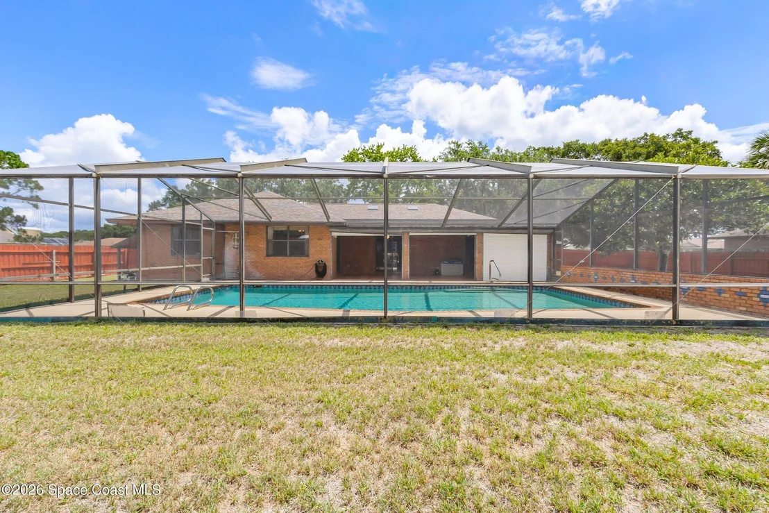 Photo of 460 Neptune Drive NE