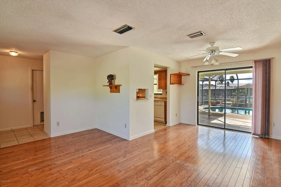 Photo of 387 Nikomas Way