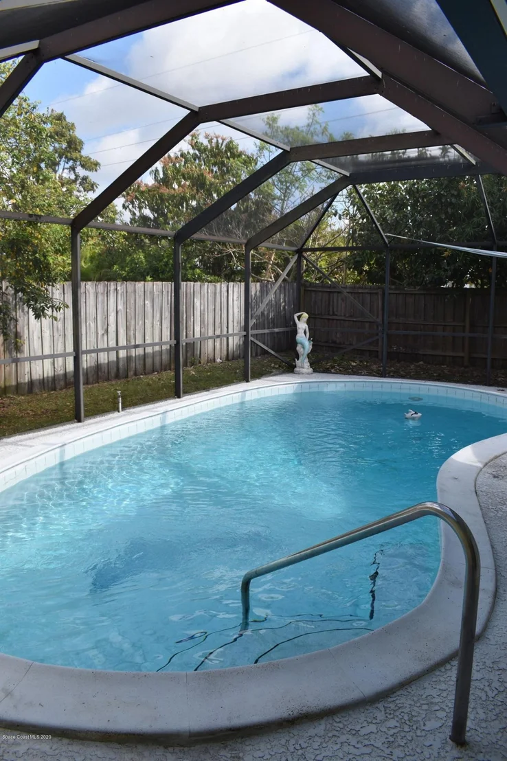 Photo of 720 Bianca Drive NE